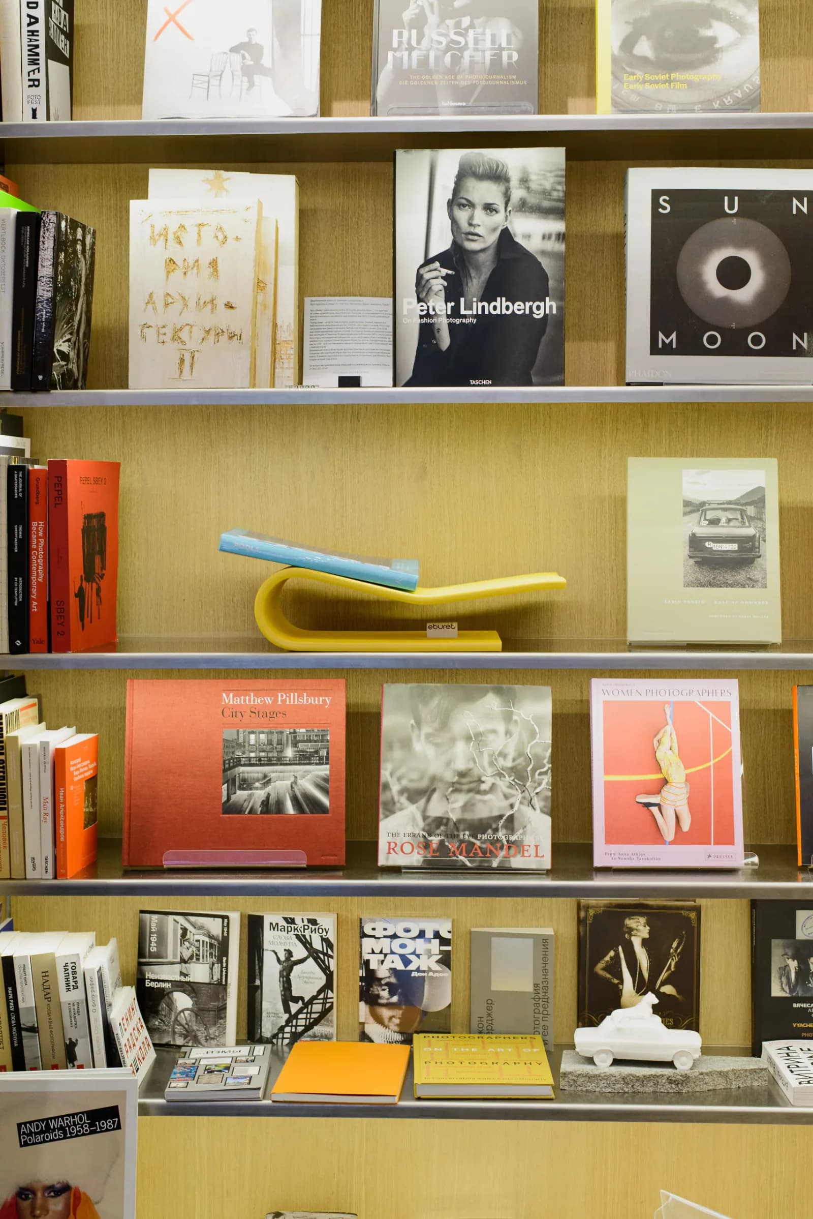 Подставка для книг для Masters Bookstore — фото 2