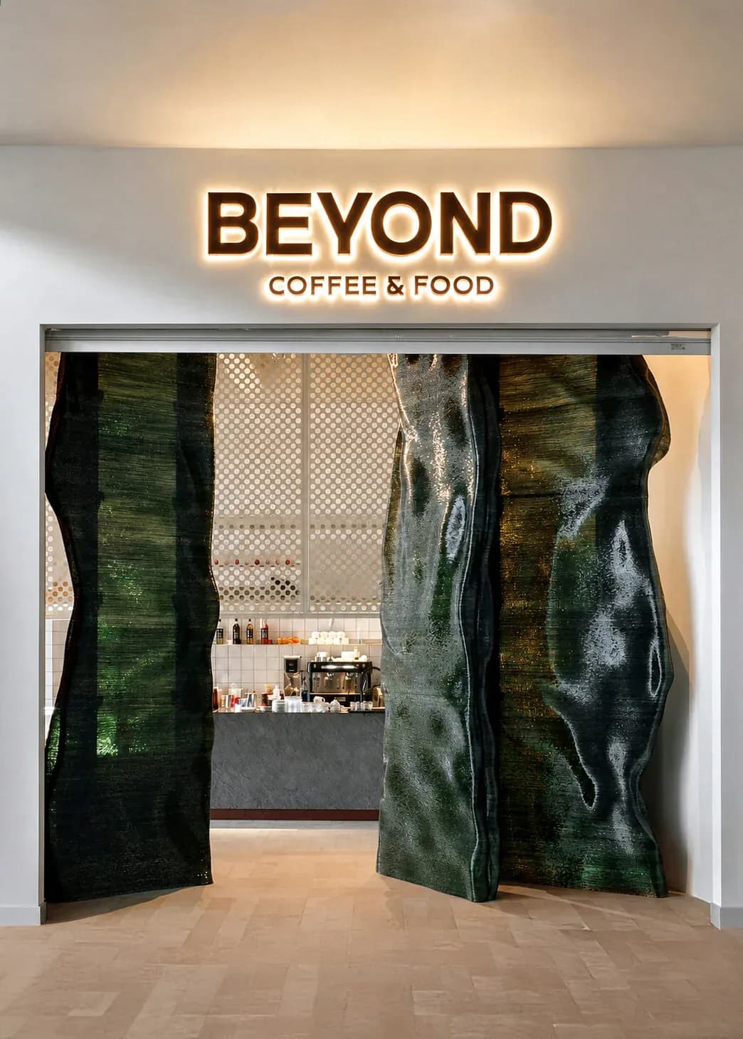 Светопронициаемые колонны для ресторана Beyond — фото 1